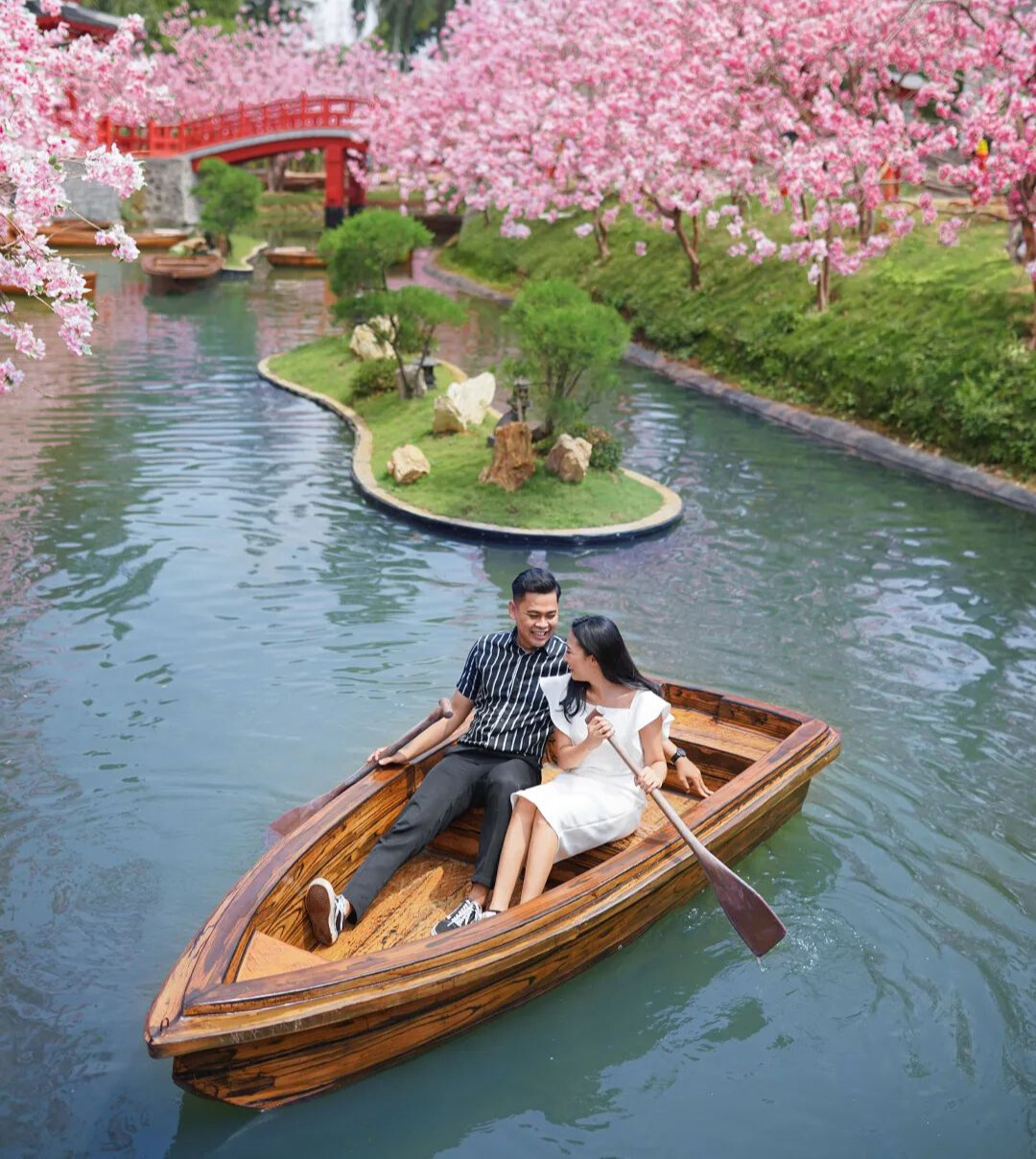Ide Date Seru: Dayung Perahu Di Sakura Park Minimania Puncak